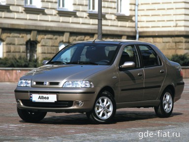 : FIAT Albea спереди, сбоку