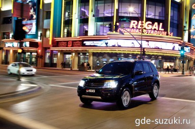 : Suzuki Grand Vitara с включенными фарами