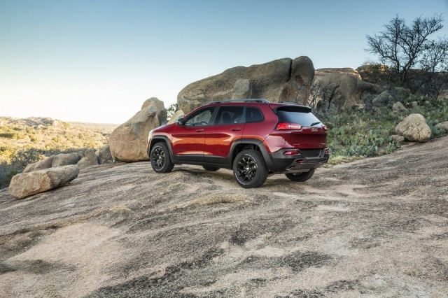 Jeep Cherokee: сзади слева
