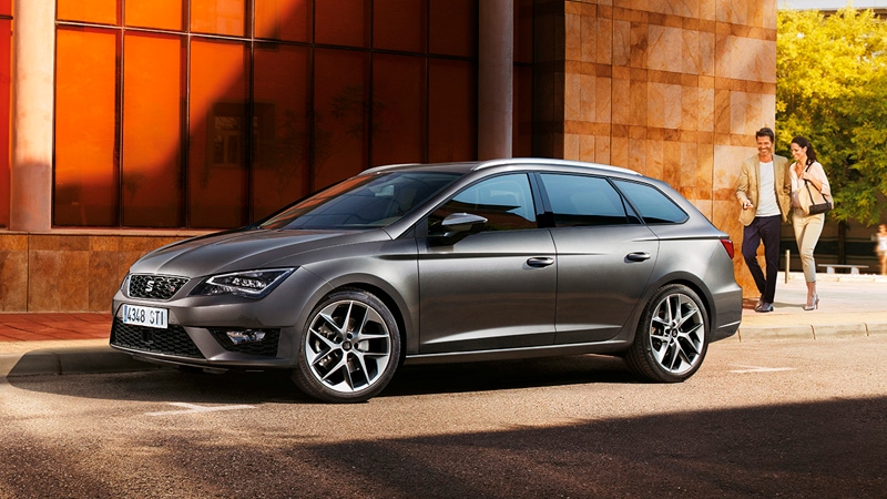 SEAT Leon SТ: спереди слева