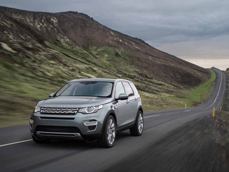 Land Rover Discovery Sport: спереди слева