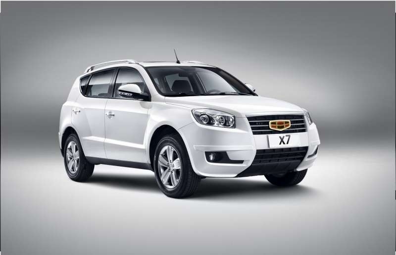 Geely Emgrand X7: спереди справа