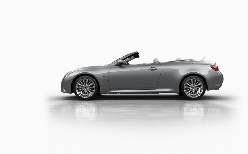 Infiniti Q60 Cabrio: слева сбоку