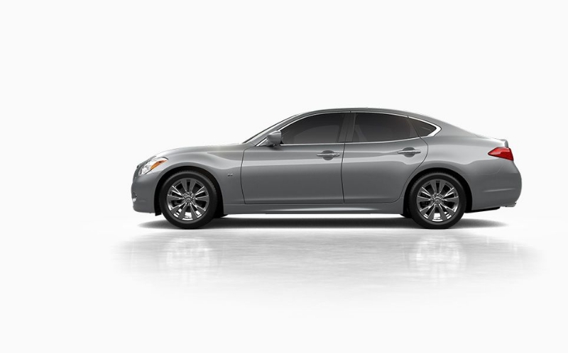 Infiniti Q70: слева сбоку