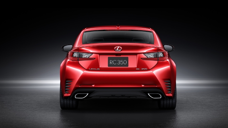 Lexus RC350: сзади